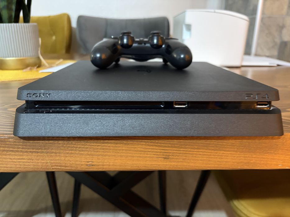 Ps4-slim отчично състояние