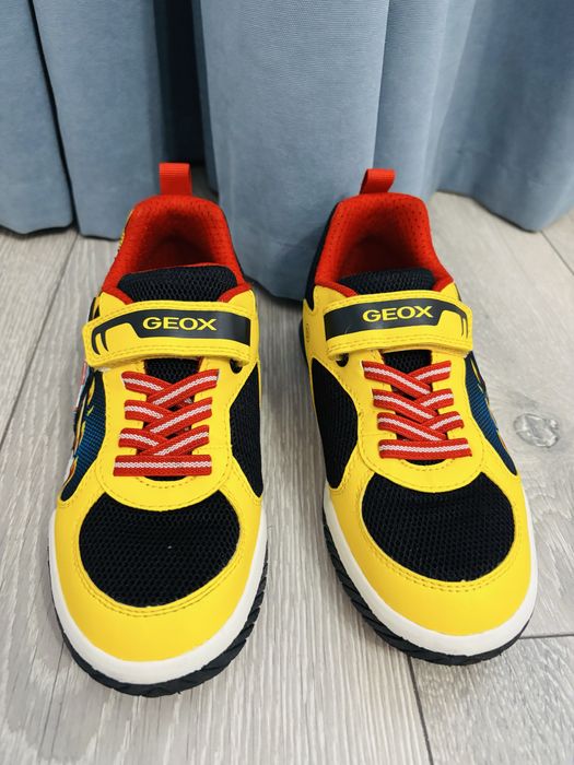 Adidasi Geox, marime 35