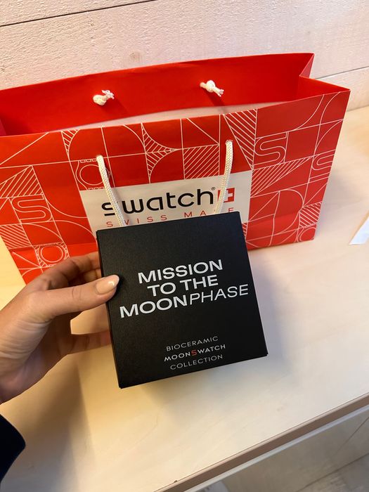 Часовник Swatch x Omega Mission to the Moonphase - New Moon чисто нов