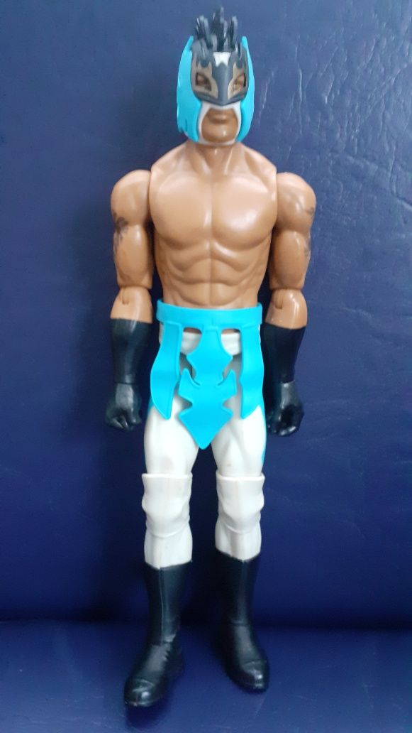 Set 2 Figurine WWE Mattel Kalisto si Brock Lesnar