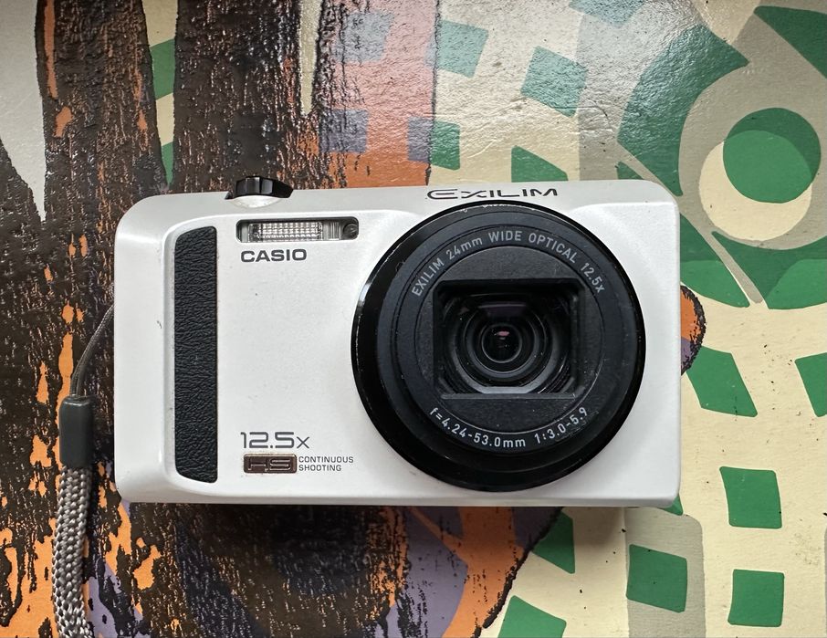 CASIO EXILIM EX-ZR100 Digital Compact Camera retro