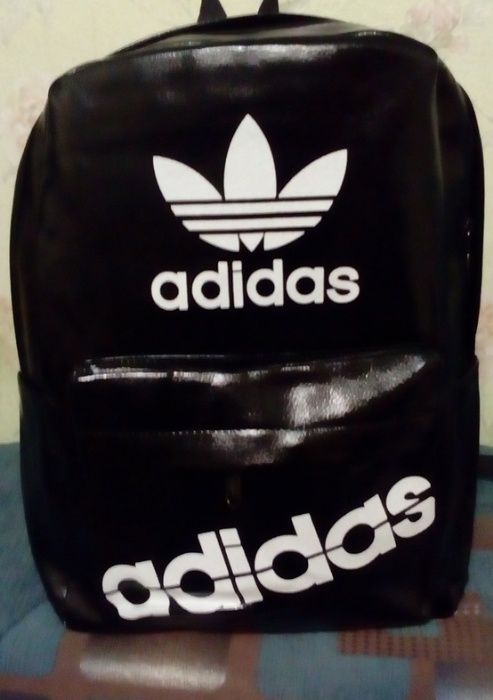Прoдам рюкзак нoвый в yпаковkе марки ADIDAS,цвет черный.