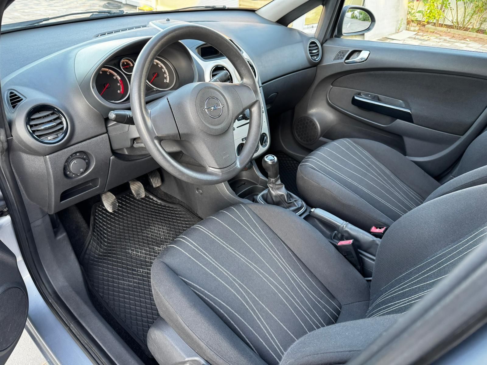 Opel Corsa 1.4 benzina