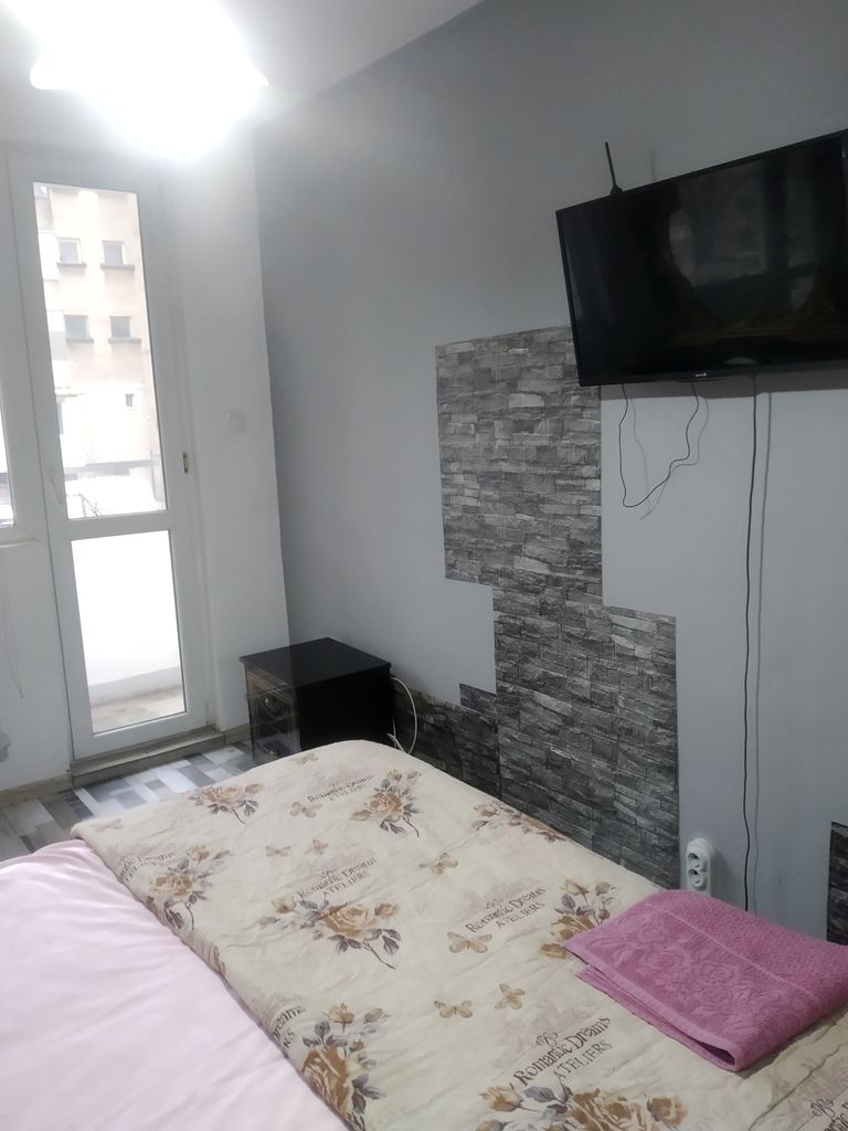 Дава се под наем Двустаен апартамент в Разград, Център - 70 кв.м за 357 € - Снимка #1