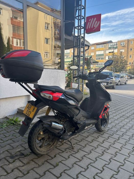 Aprilia SR 50 - 2150 euro (ușor negociabil)
An fabricatie-2019
Inmatri