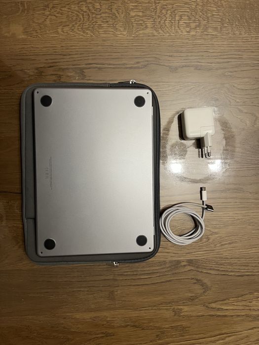 MacBook Air M2 8gb RAM 256gb SSD