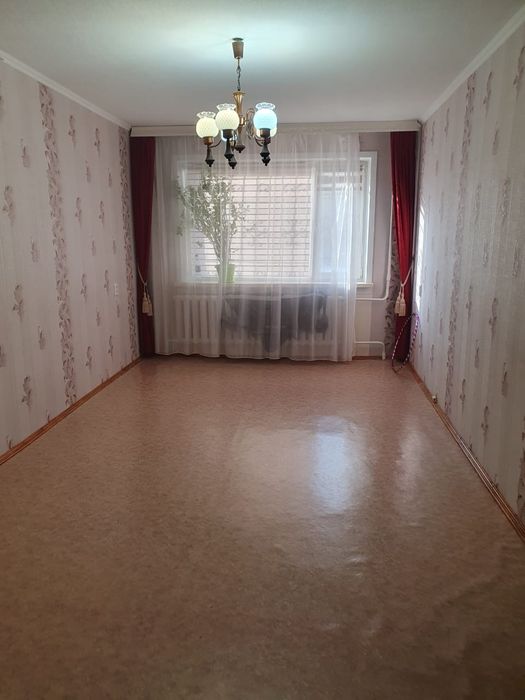 Продается 2-комн (7-50, 1 эт)