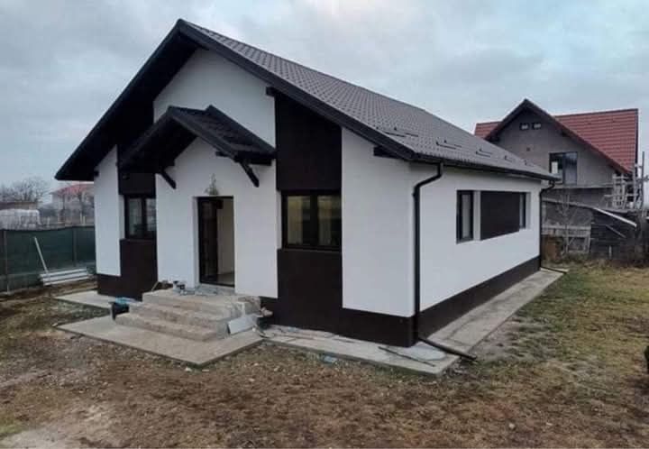 Vând case modulare pe structură metalică