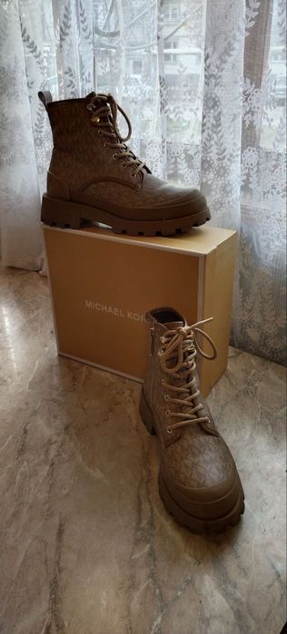 Ботинки утепленные