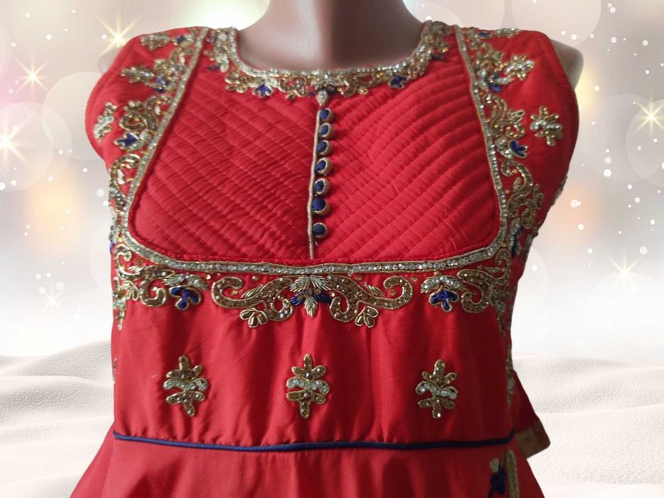 Rochie roșie, nouă, orientală, S