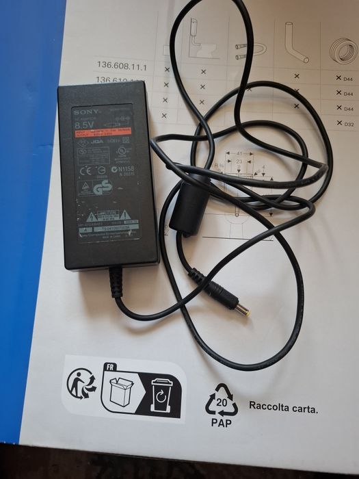 Vând alimentator playstation 2