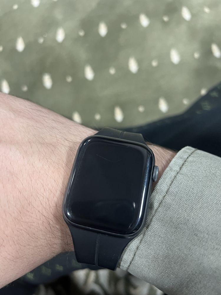I watch 4 44 Apple