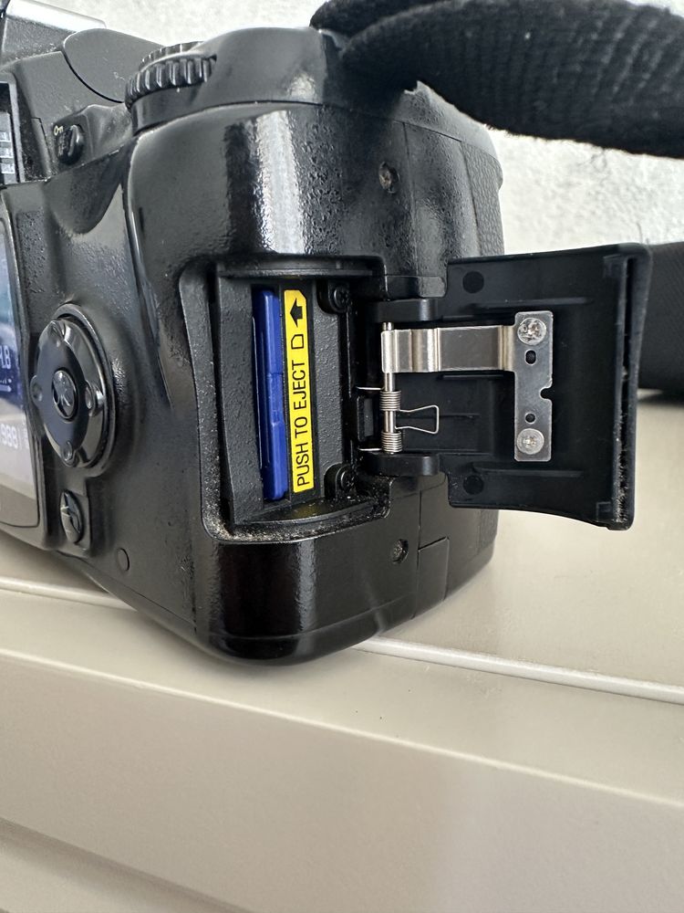 Nikon D60, Card 8Gb, Батарейка, Спишка YN560-II, Синхронизатор, Сумка