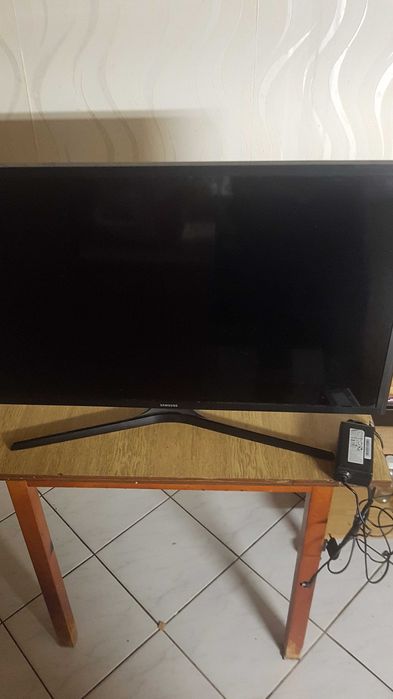 Телевизор Самсунг 32' инча