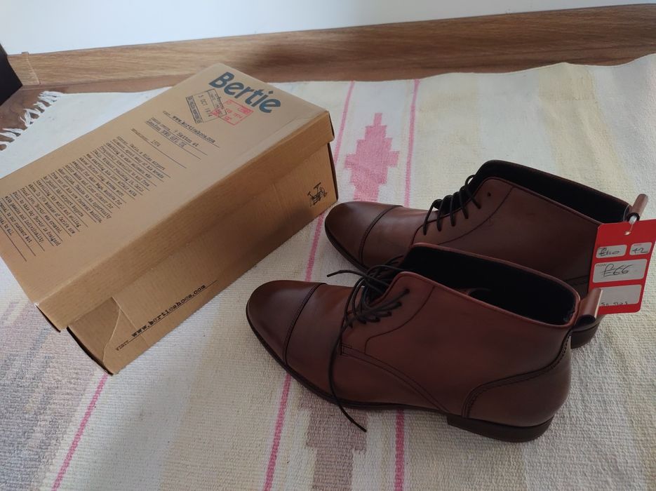 Pantofi / Ghete piele 42 Bertie Anglia