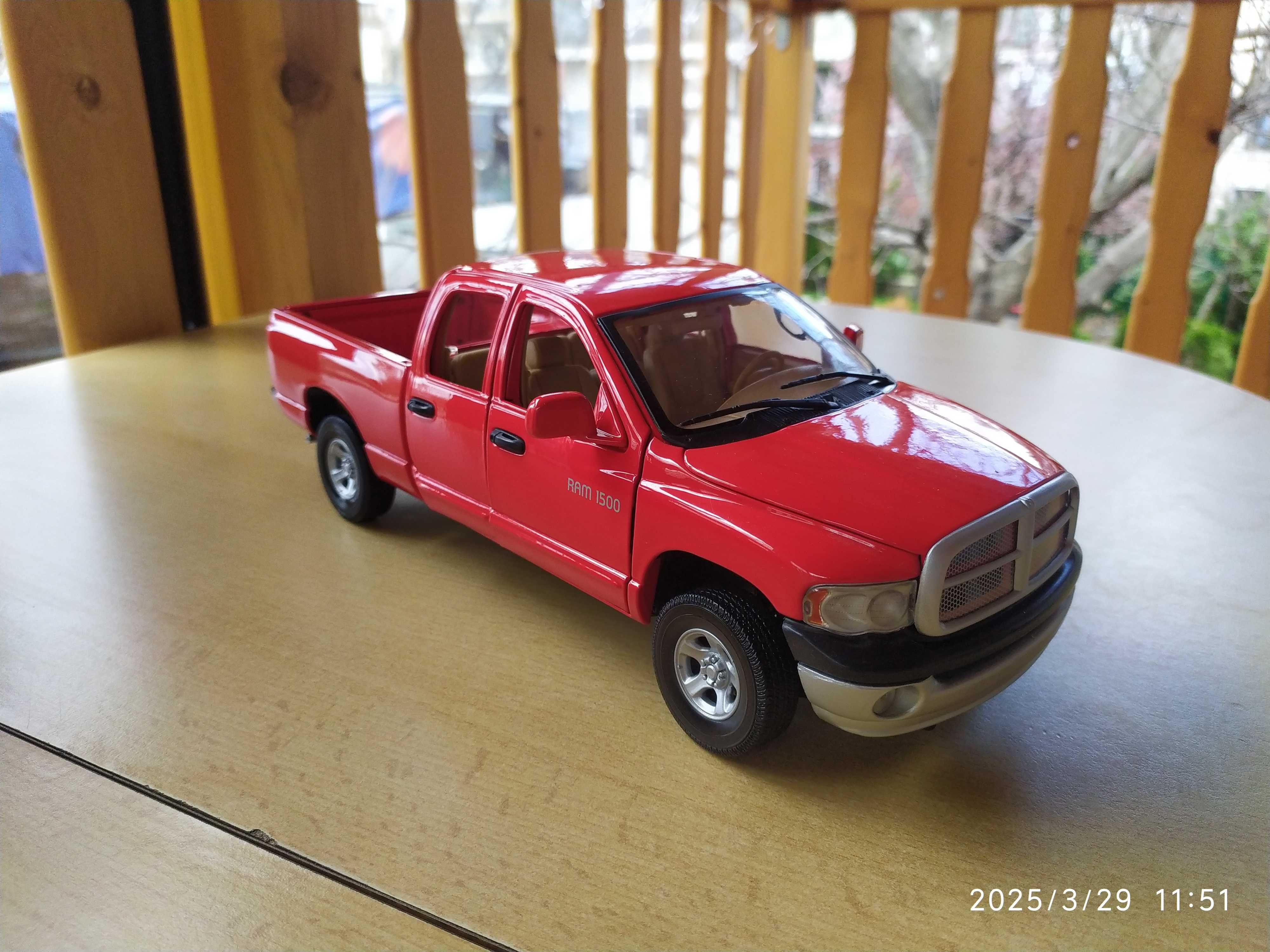1:18 Метален модел на Dodge Ram 1500 Quad Cab MotorMax