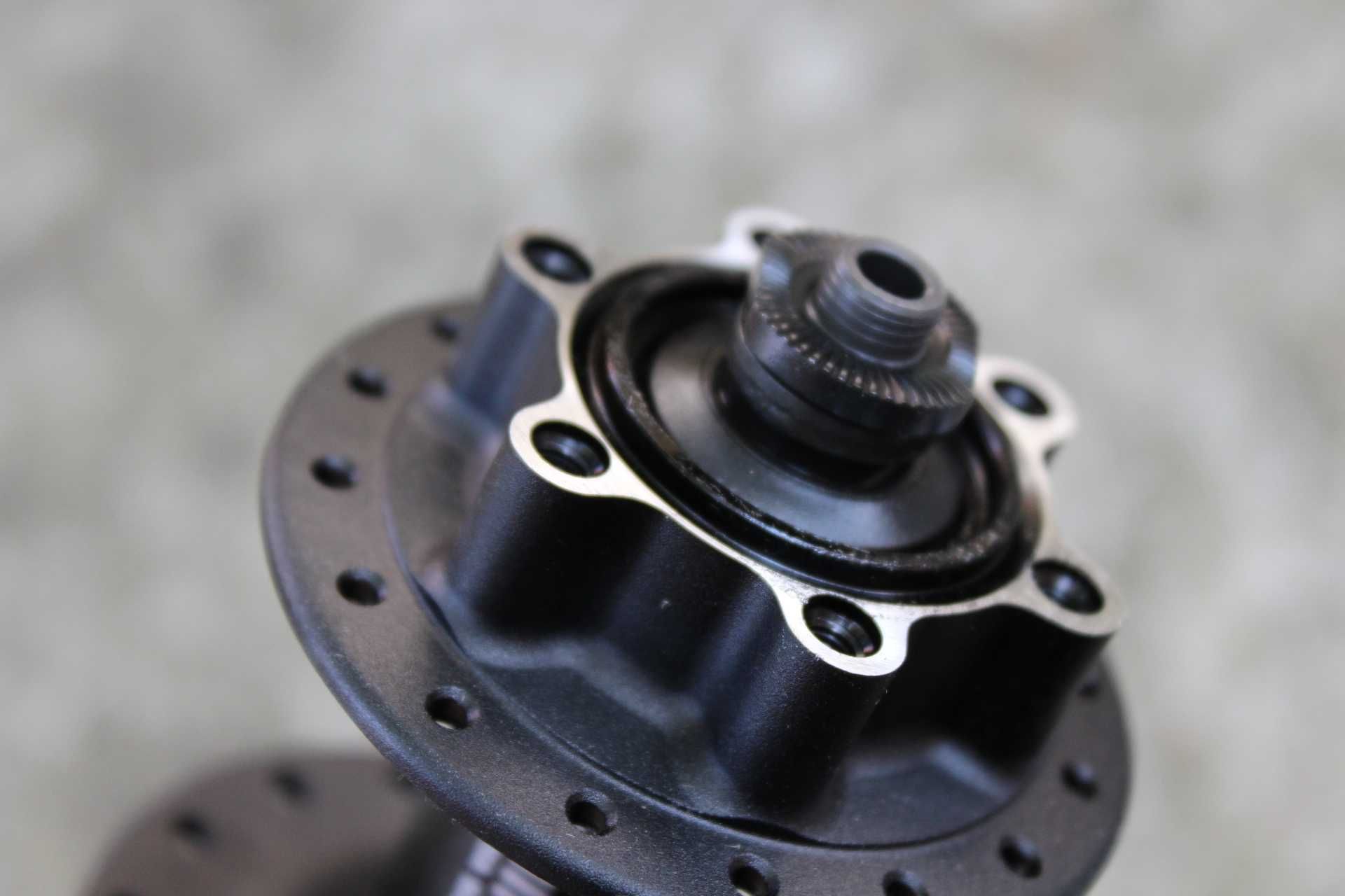 Shimano Deore M525A Disc butuc fata + QR alu
