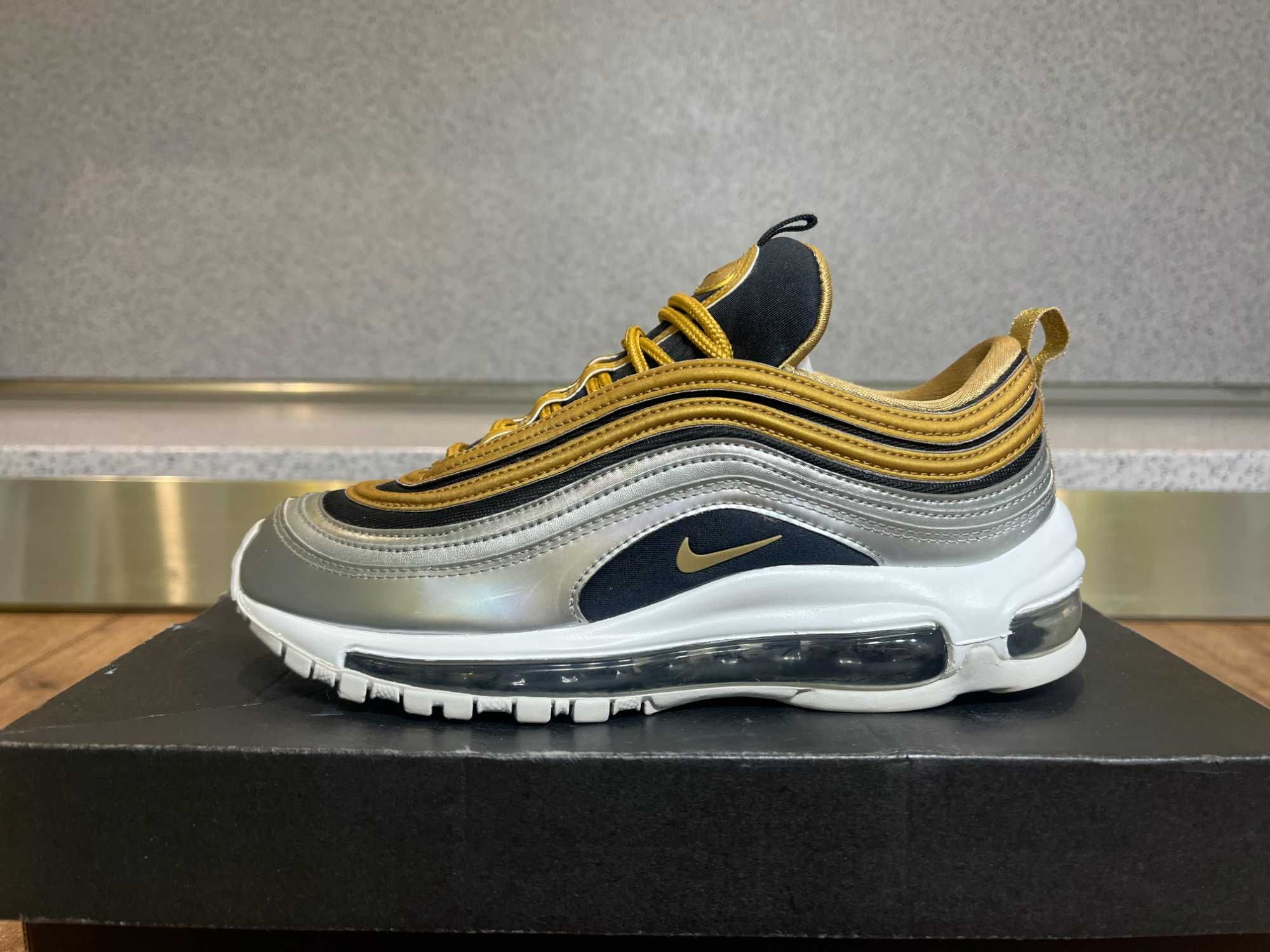 ОРИГИНАЛНИ *** Nike Air Max 97 Se / Metallic Gold /Metallic Gold