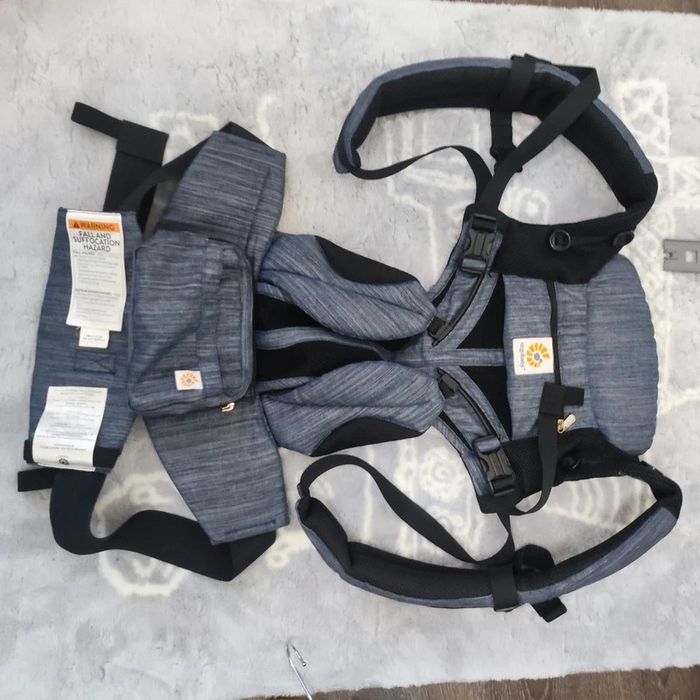 Marsupiu Ergobaby Omni 360 Cool Air
Marsupiu Ergobaby Omni 360 Cool Ai