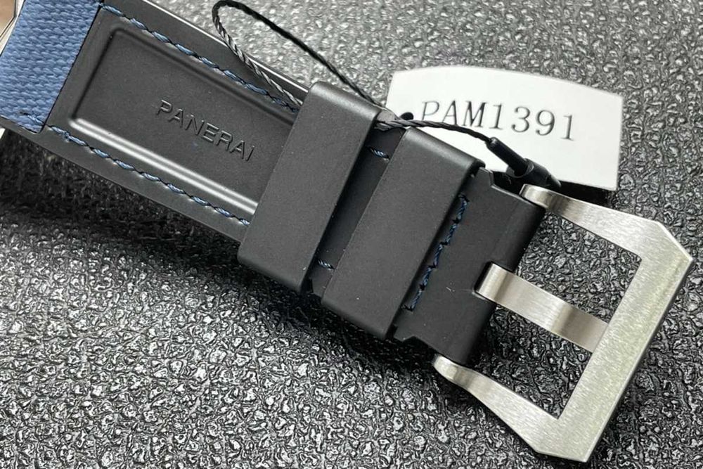 Panerai Submersible Luna Rossa cu mecanism automat