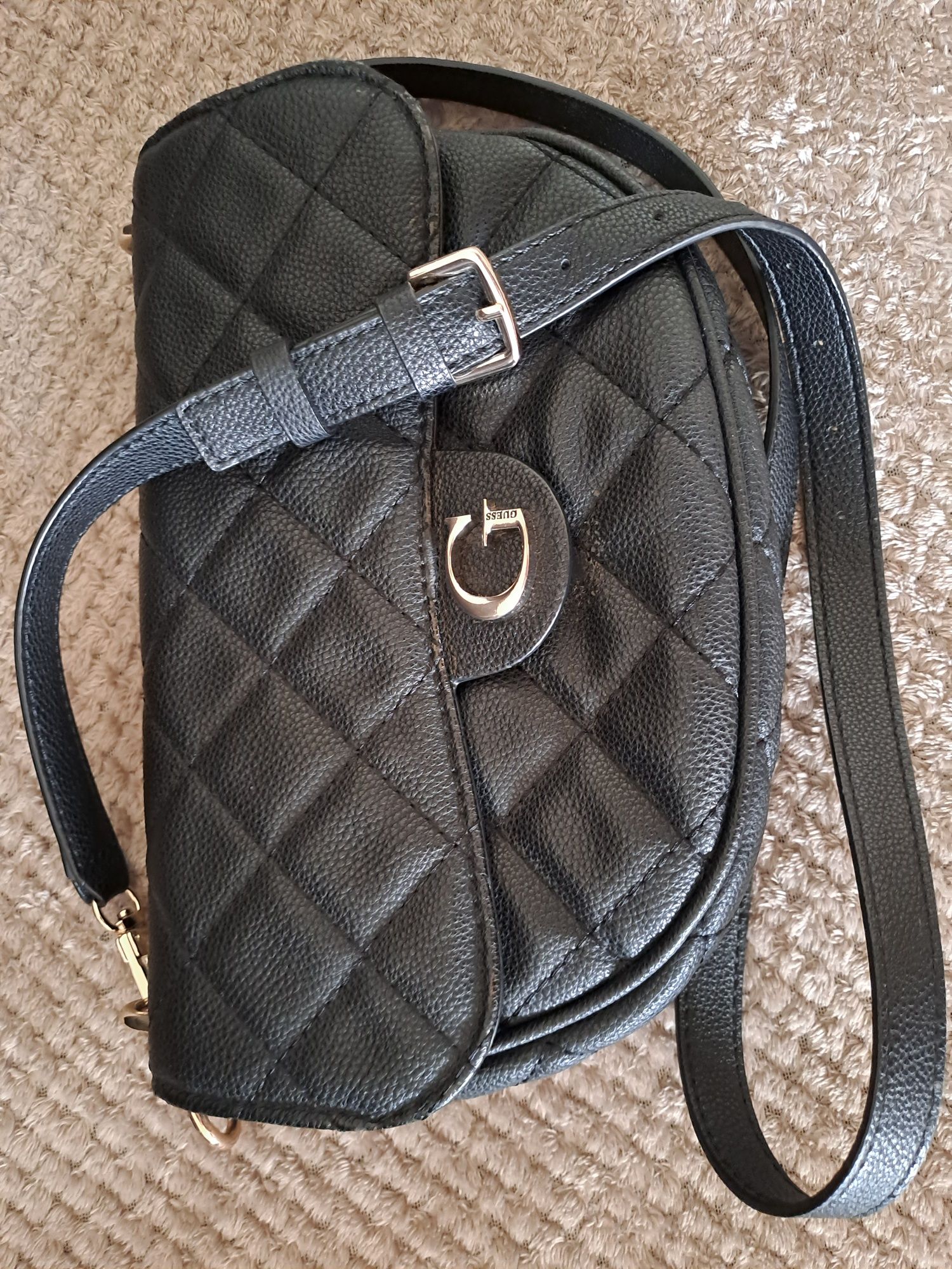 Чанта Guess черна