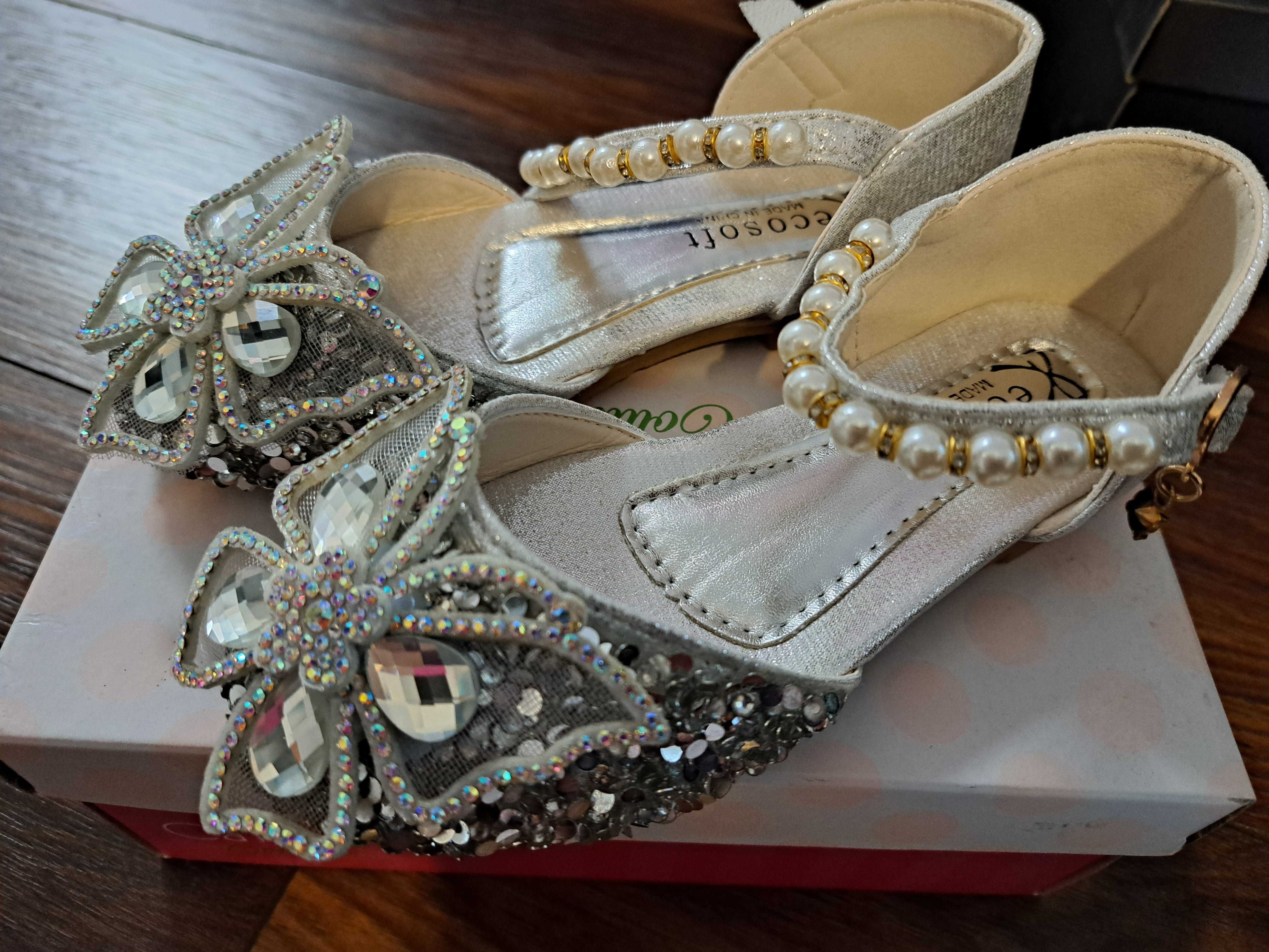 Pantofi eleganti cu pietre si perle model fluture