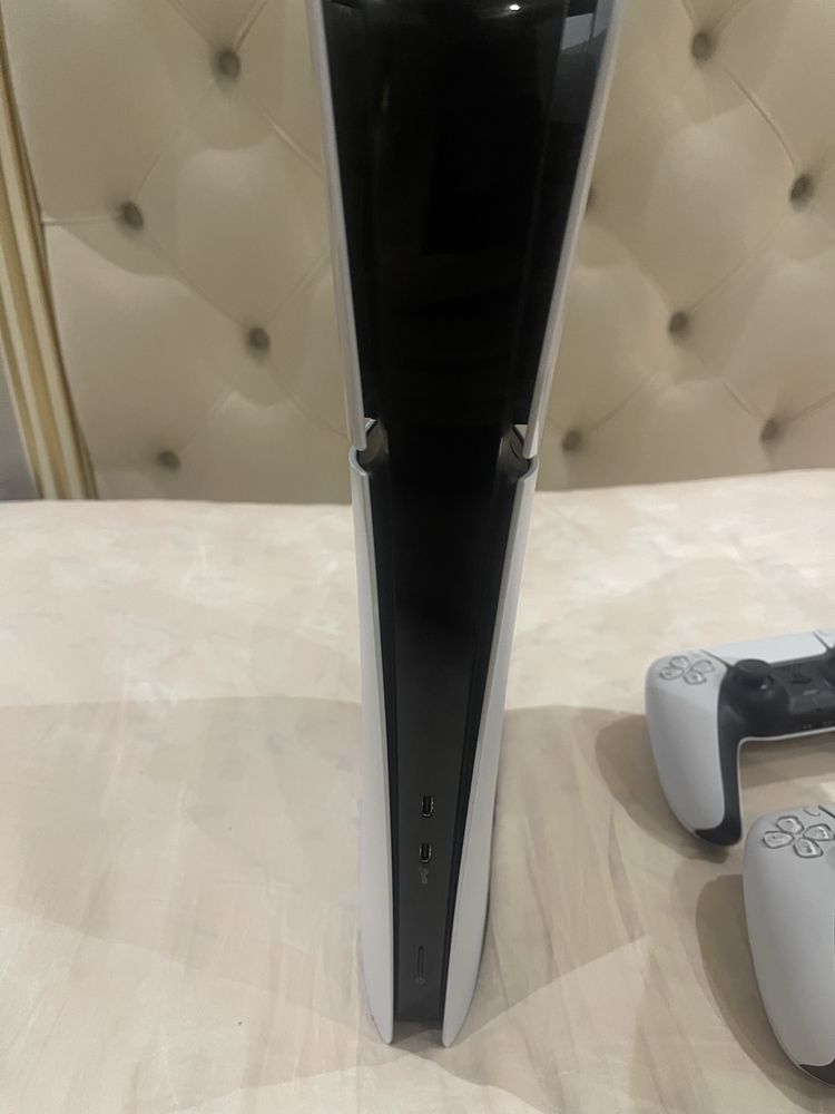 Продается Playstation 5 1 TB Digital edition новый +1 джойстик+игры