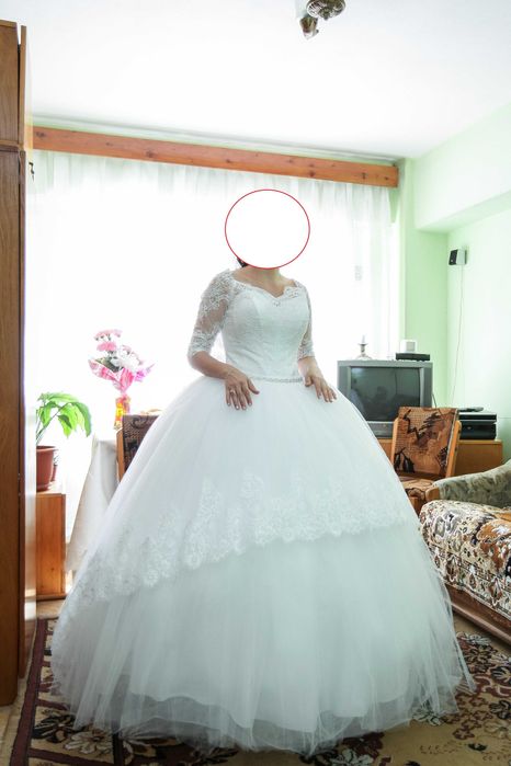 Vand rochie mireasa !