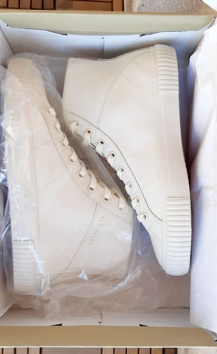 Ted Baker нови, оригинални кецове