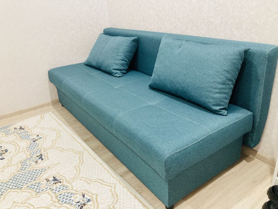 Продаётся диван. Состояние хорошее, чистый, без повреждений.