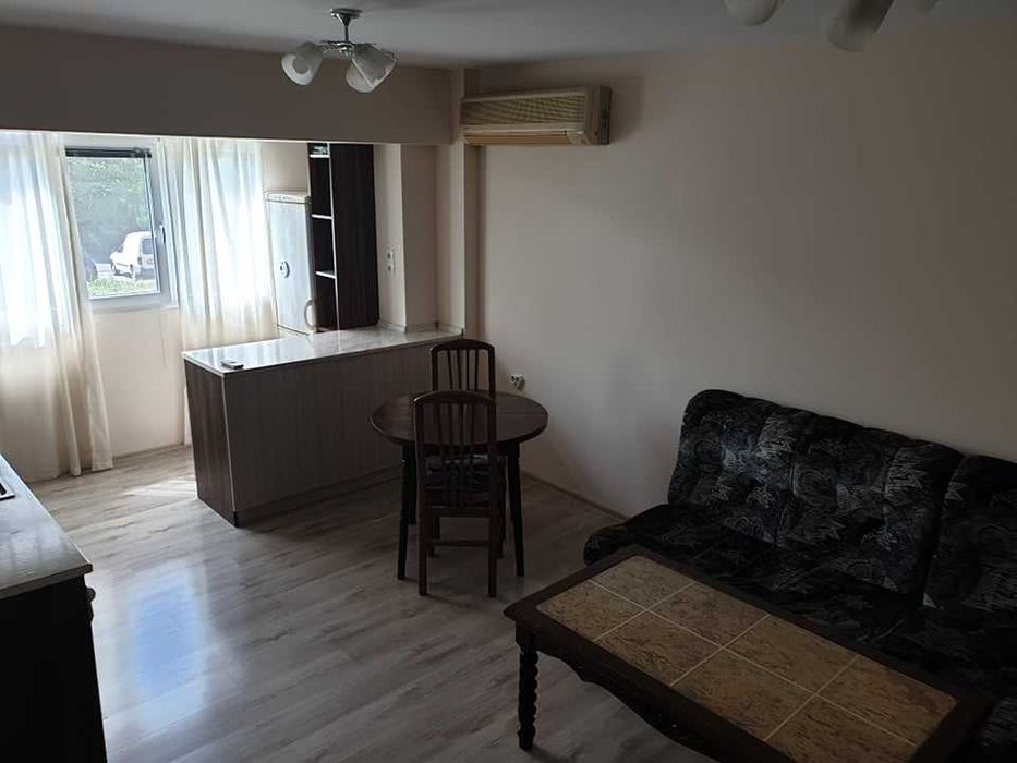 Дава се под наем Тристаен апартамент в Бургас, Славейков - 68 кв.м за 357 € - Снимка #2