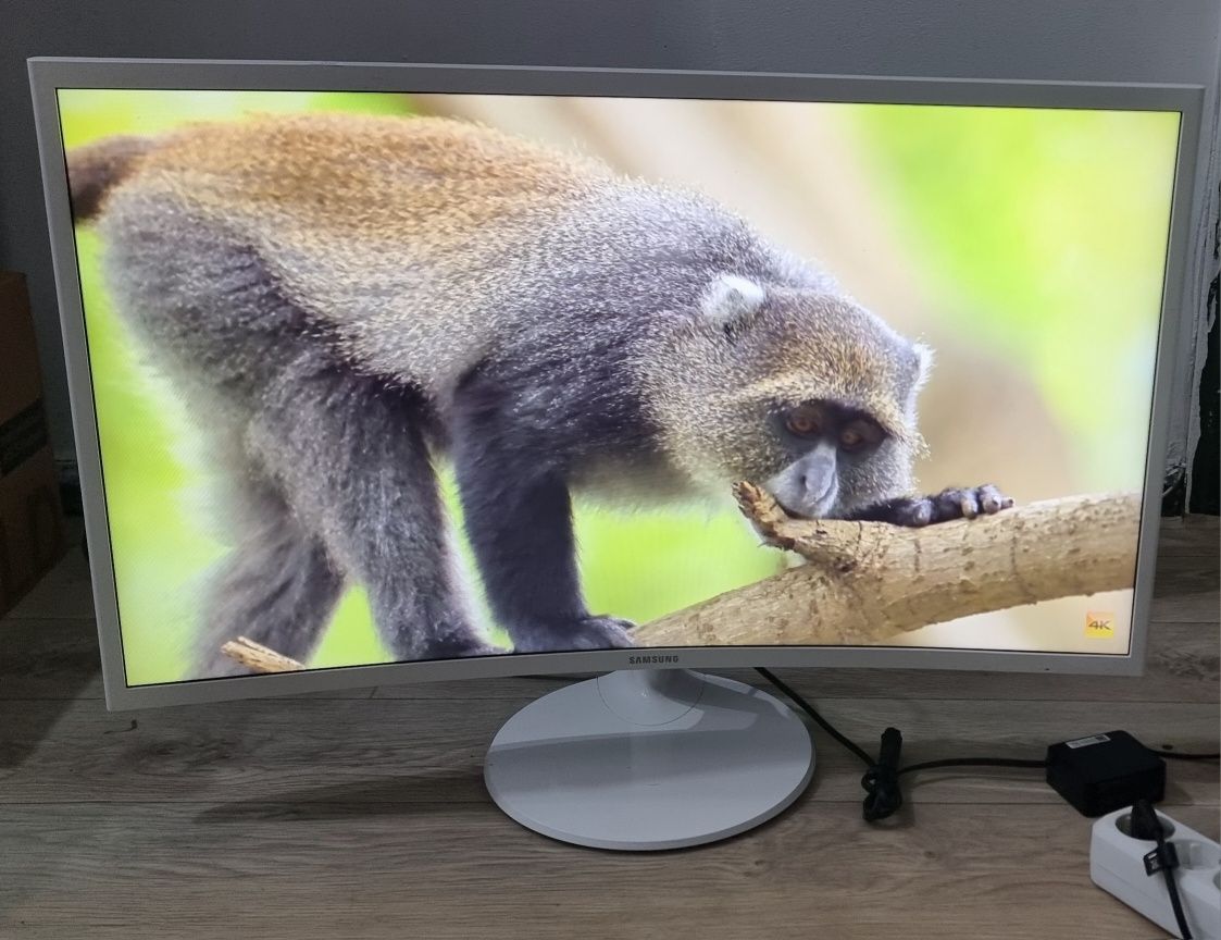 Монитор изогнутый 82см Samsung C32F391FWI Код 5801