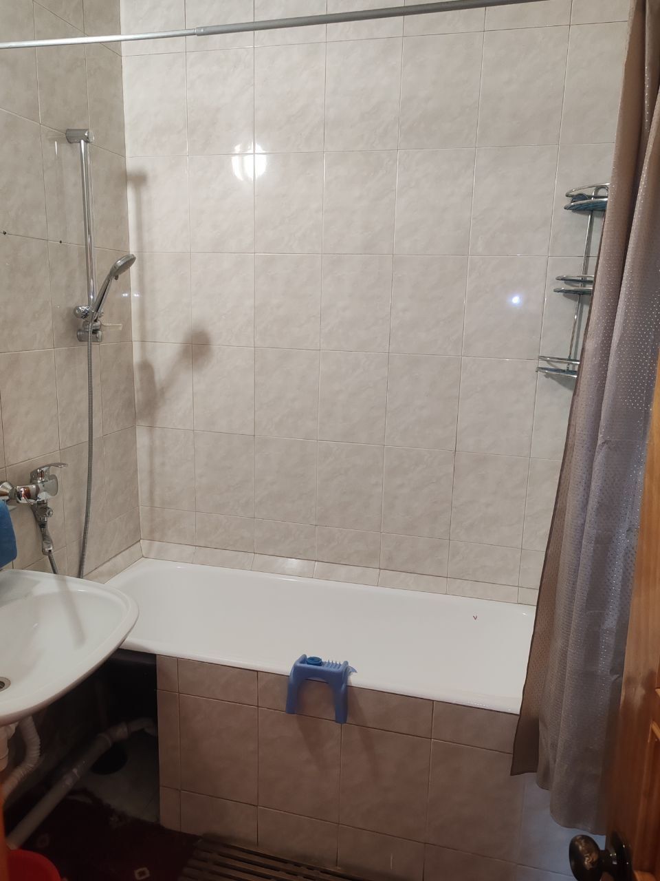 Срочно сдаётся квартира Сергели 8а 4/4/9 цена 500$ без торг