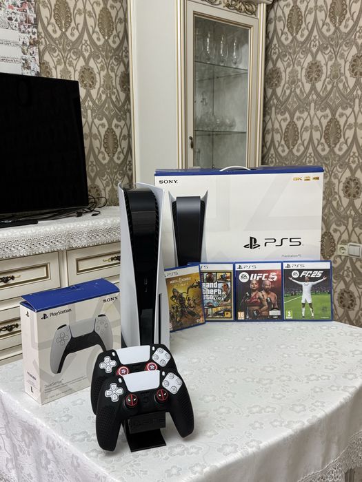 PlayStation 5 с дисководом + 2 геймпада + 4 игры