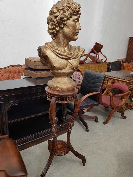 Statueta de dimensiuni mari!