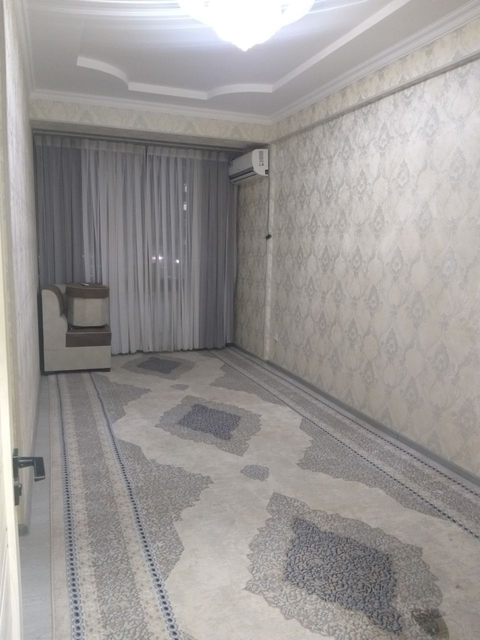 Kvartira sheriliga qizlaga