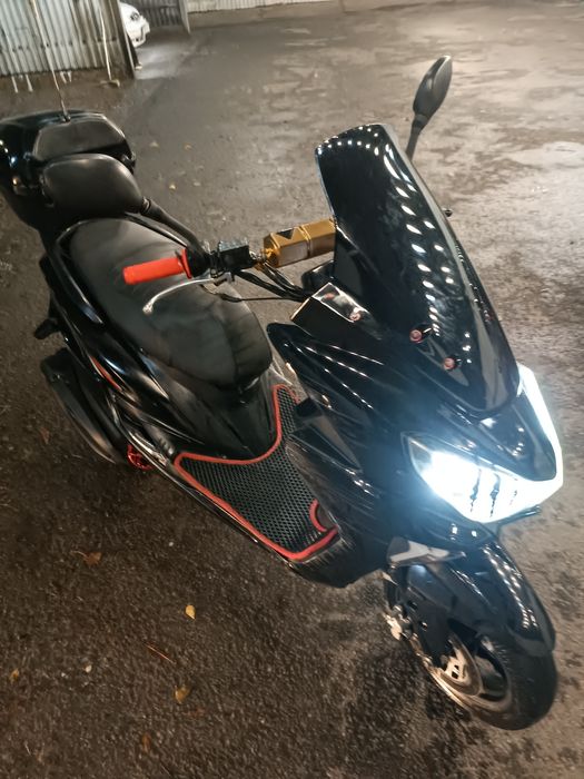 Макси скутир  Лия дивигател