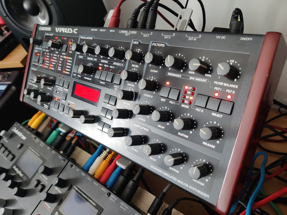 Access Virus C desktop sintetizator