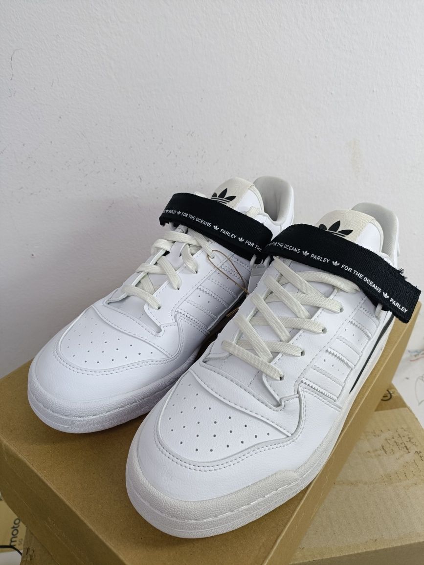 Adidas Forum Low номер 42 2/3, 44, 44 2/3