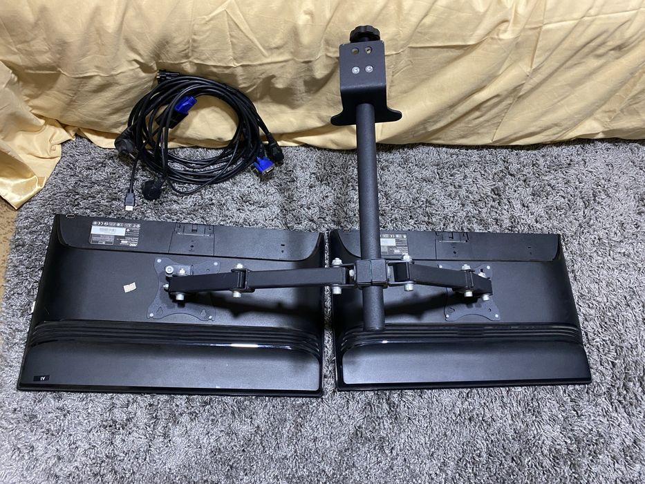 Два монитора AOC + Кронштейн