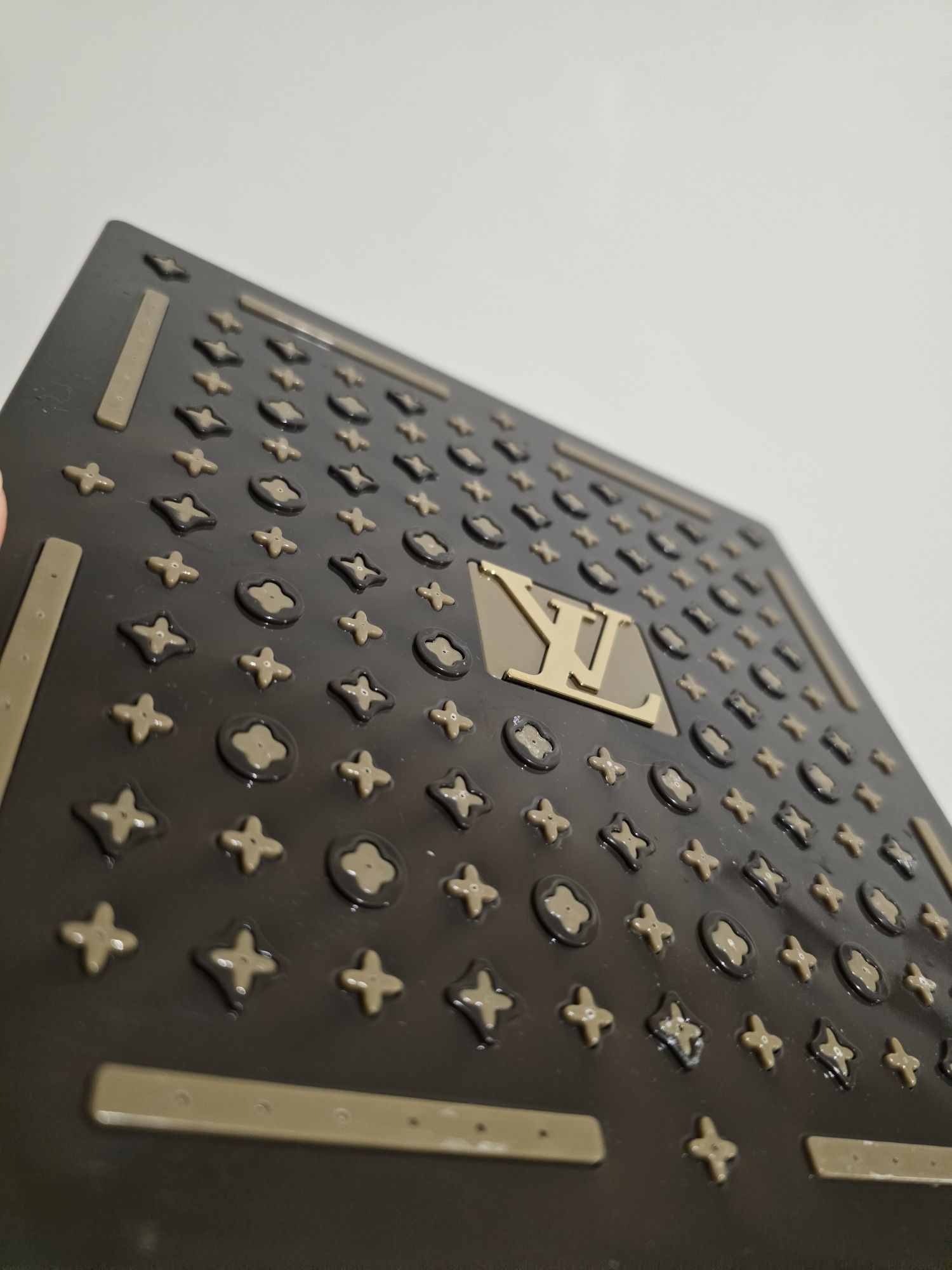 Душ пита Louis vuitton