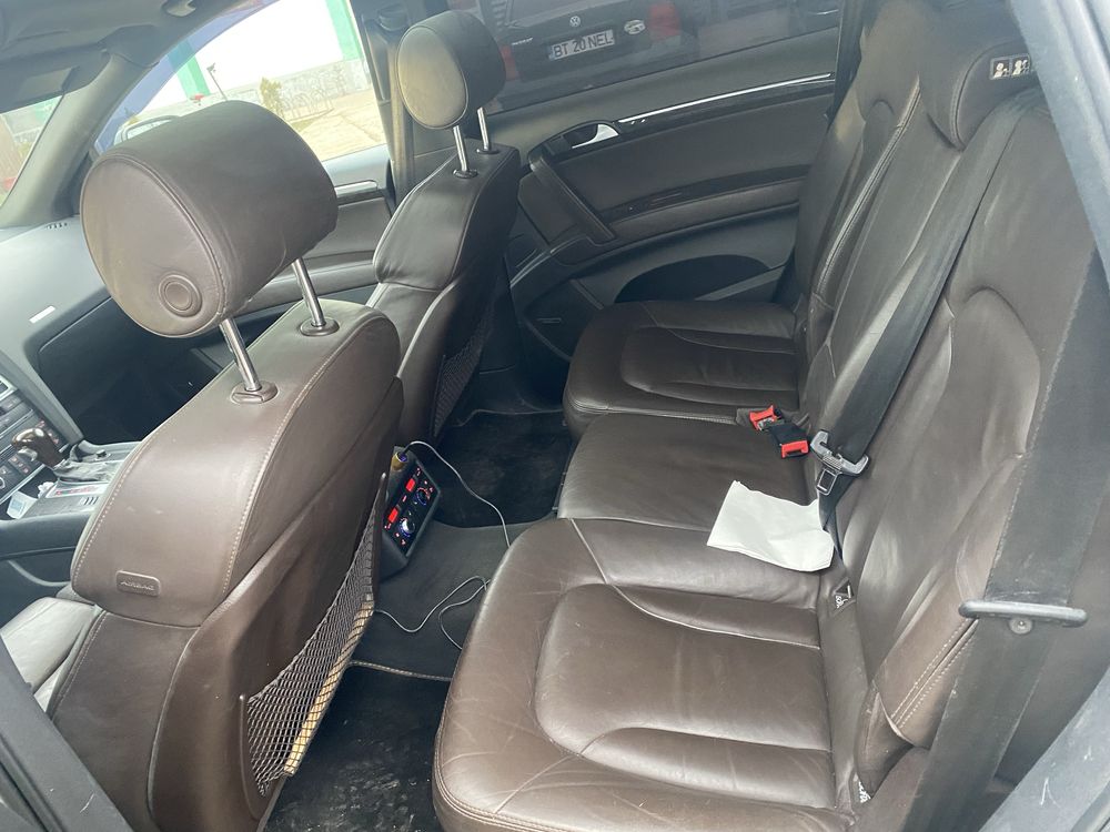 Vand audi q7 30 d 233 cai