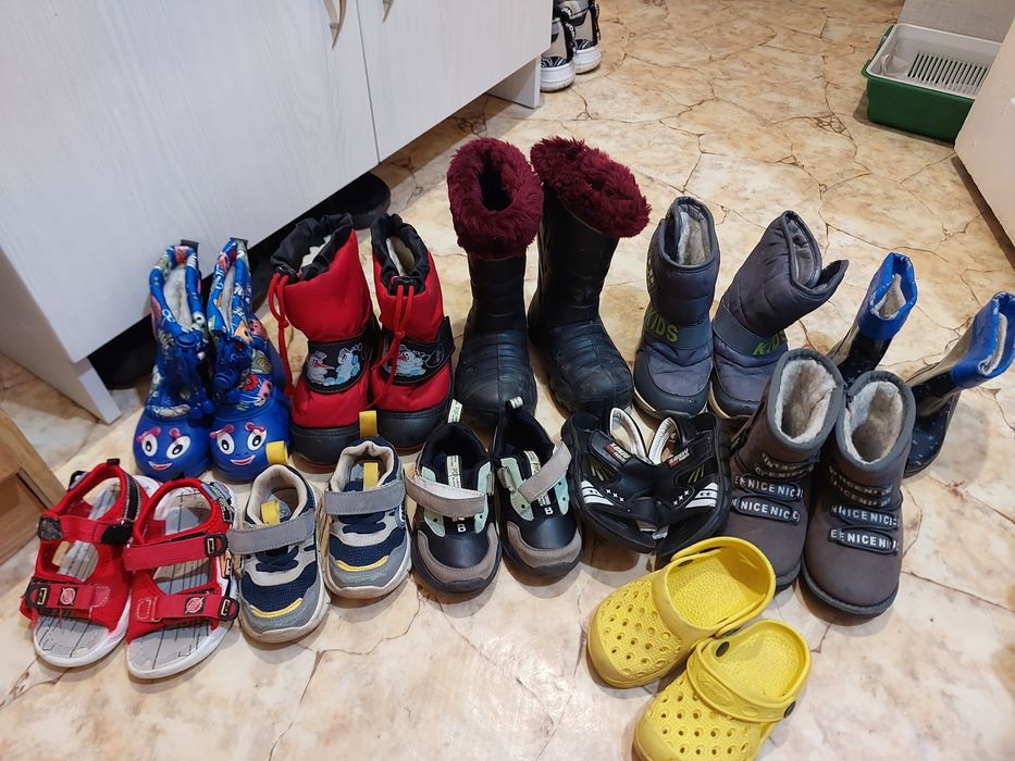 Продам детскую обувь