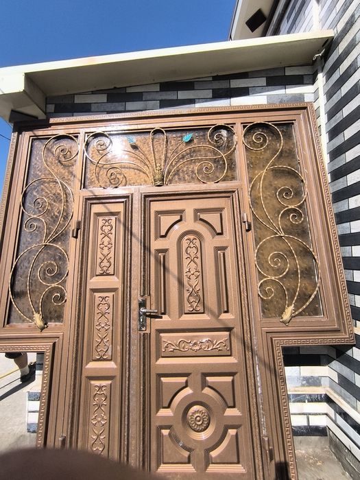 Дарвоза сотилади