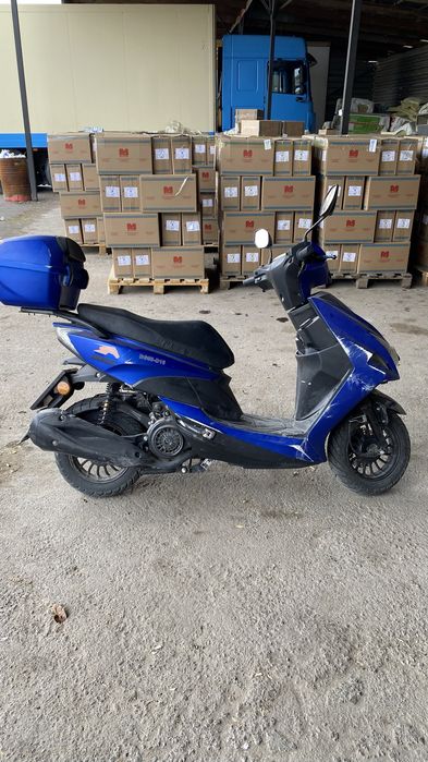 Продаю скутер 150 кубовый