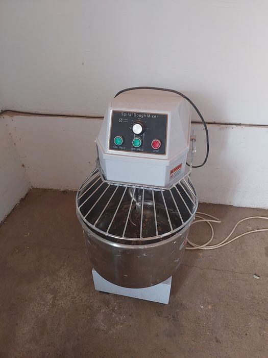 Продаю тестомес и миксер на 30кг