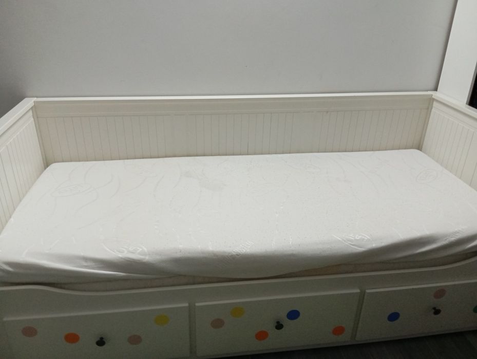 Vând divan extensibil Ikea