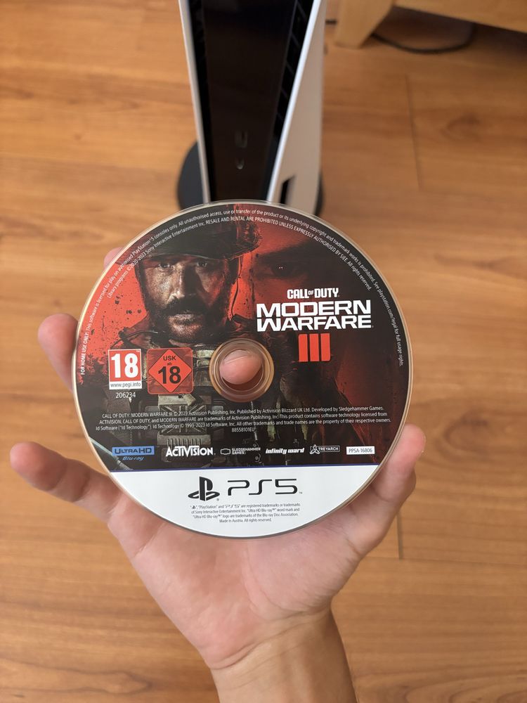 Playstation 5 Disc версия с оригинална кутия кабели и игра!