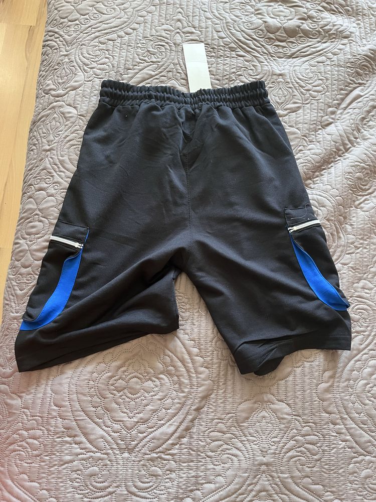 Продавам къси пънталаони nike
