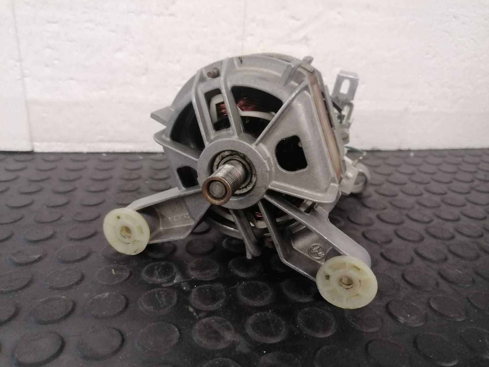 Motor 6 pini masina de spalat Bosch Serie 2 WAE20362BY / R2